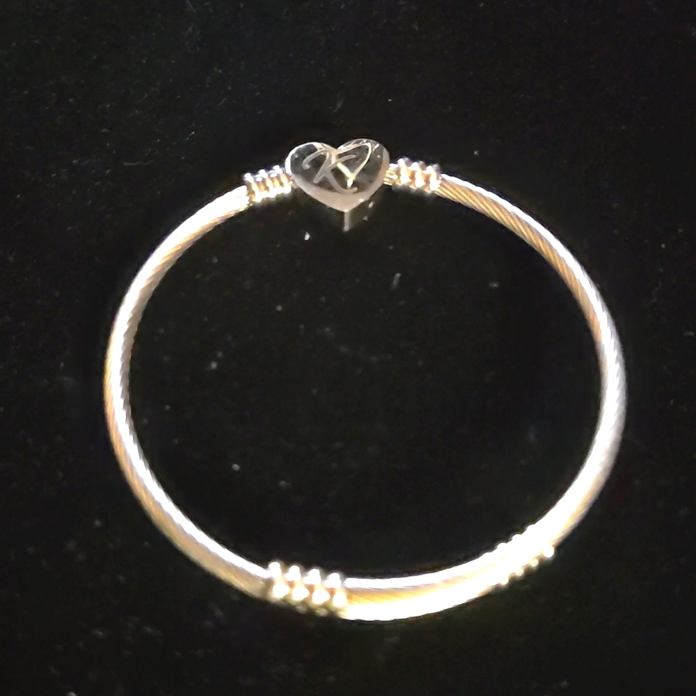 PINK BOX NWT SILVERTONE INITIAL K BRACELET